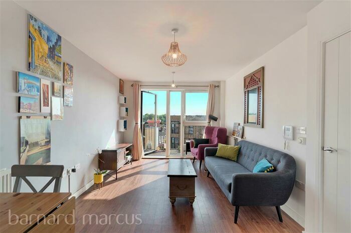 2 Bedroom Flat To Rent In Cabot Close, Croydon, CR0