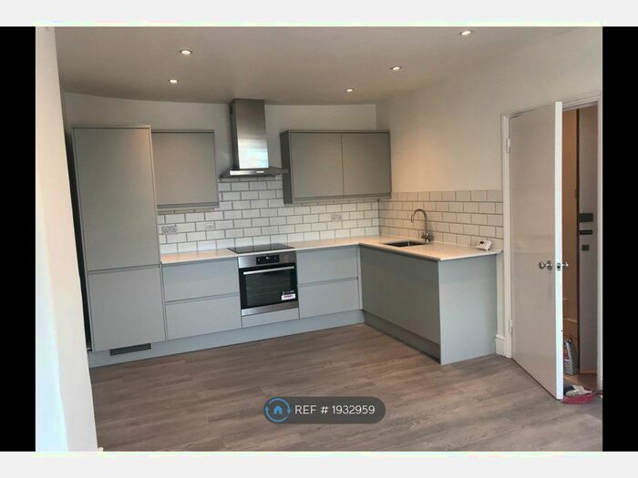 2 Bedroom Flat To Rent In Boundaries Road, London, SW12