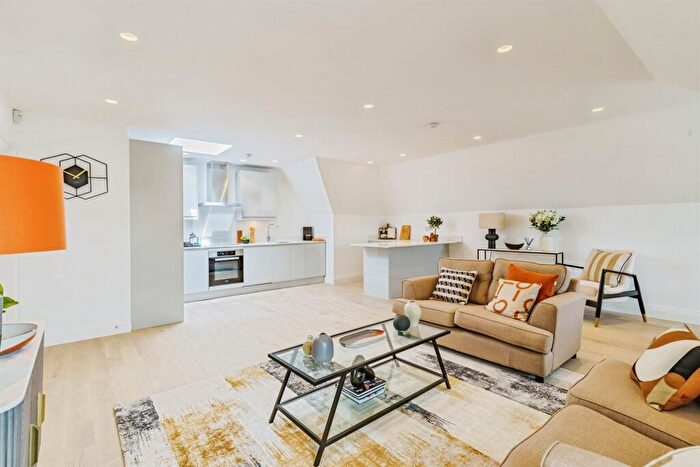 2 Bedroom Apartment For Sale In Oakhurst, East Grinstead, RH19