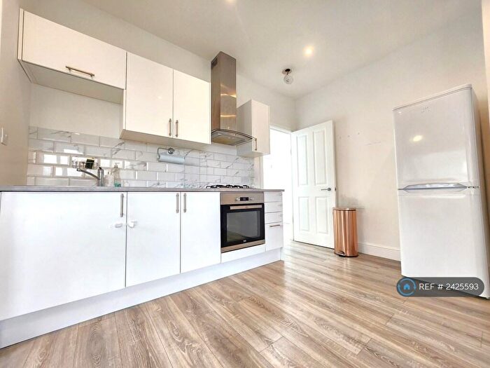 2 Bedroom Flat To Rent In Sunningfields Road, London, NW4