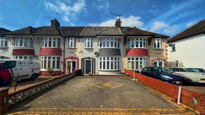 5 Bedroom Terraced House To Rent In Herent Drive, Clayhall, Ilford, IG5