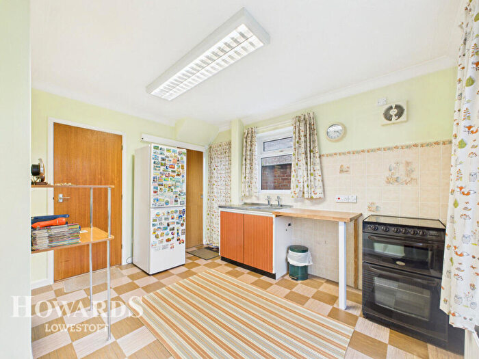 3 Bedroom Detached House For Sale In Breckland Way, Lowestoft, NR32