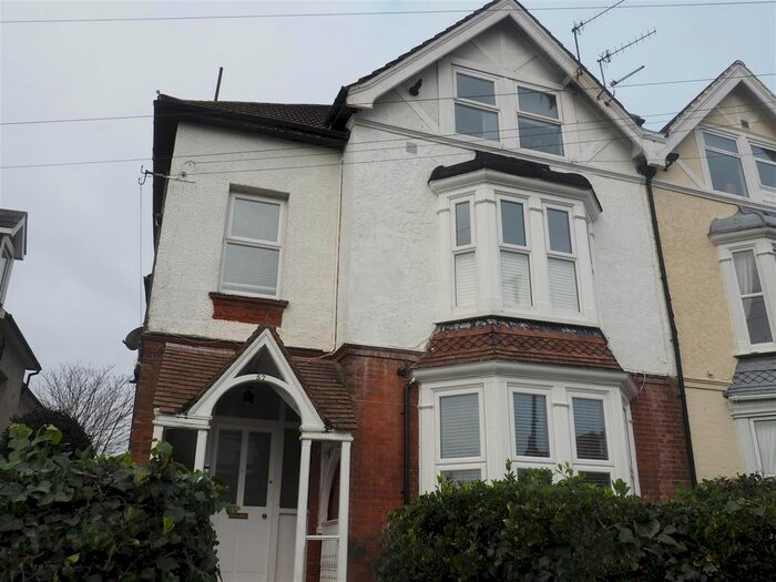 2 Bedroom Flat To Rent In Manor Road, Bexhill-On-Sea TN40