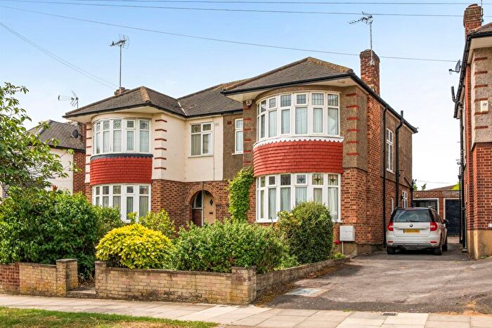 3 Bedroom Semi-Detached House For Sale In Bincote Road, Enfield, EN2