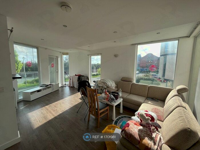 3 Bedroom Semi-Detached House To Rent In Wren Way, Manchester, M11