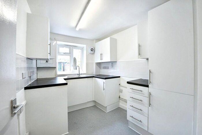 1 Bedroom Apartment To Rent In Shenley Road, London, SE5