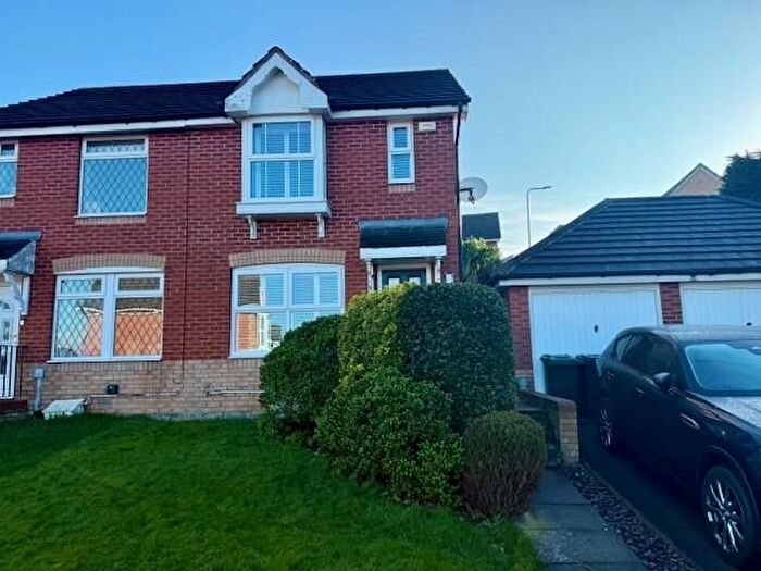 2 Bedroom Town House For Sale In Longroyd, Thackley, Bradford, BD10