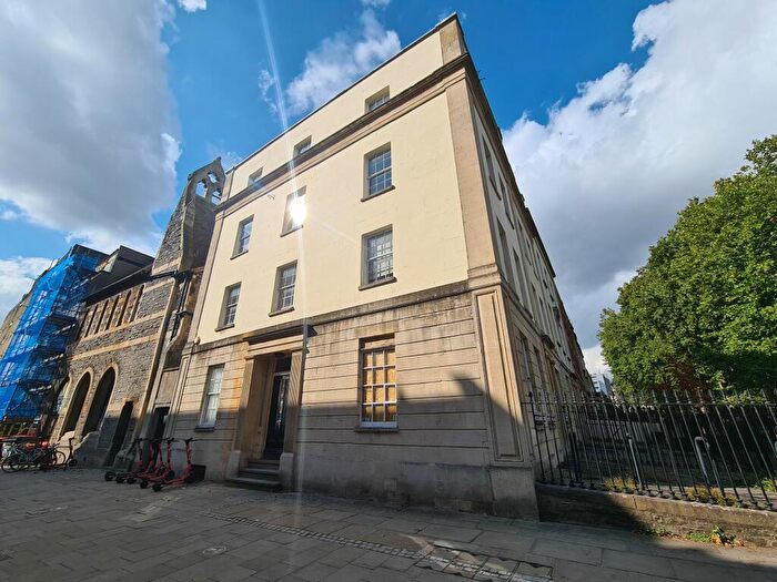 9 Bedroom Semi-Detached House To Rent In Queens Square, BS1