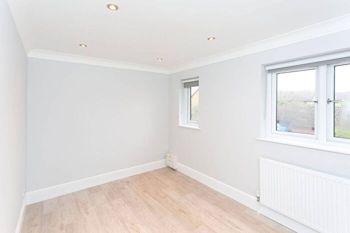 1 Bedroom Flat For Sale In Cedar Wood Drive, Watford, WD25