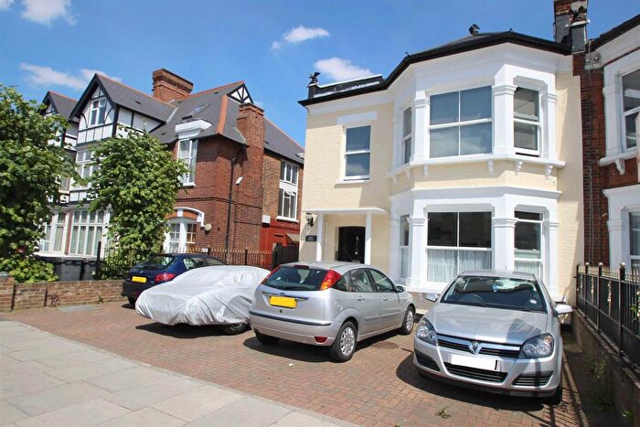 2 Bedroom Flat To Rent In High Road, Whetstone, N20