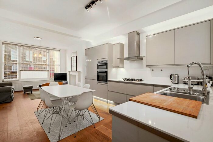 2 Bedroom Maisonette To Rent In Charlton Place, London, N1