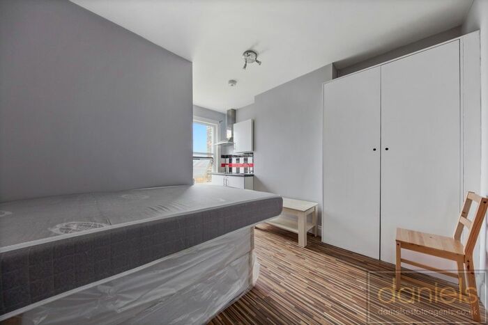 Studio To Rent In Station Terrace, Kensal Rise, NW10