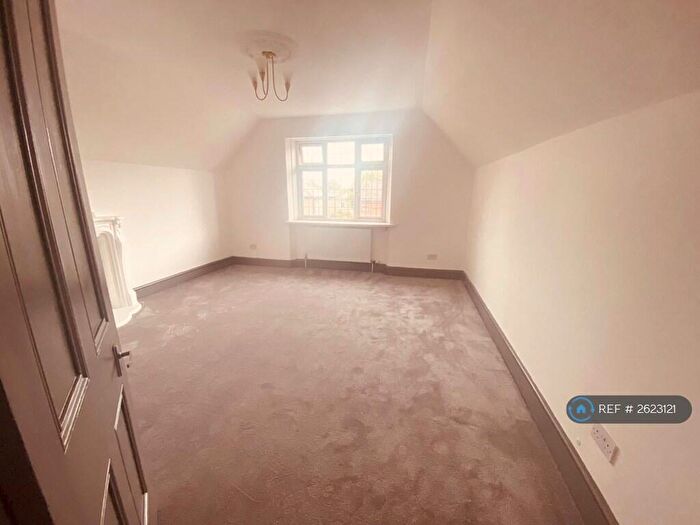 2 Bedroom Flat To Rent In Cadogan Road, Surbiton, KT6