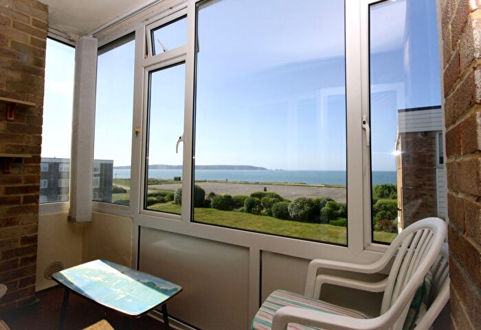 2 Bedroom Flat For Sale In Victoria Road, Milford-On-Sea, SO41