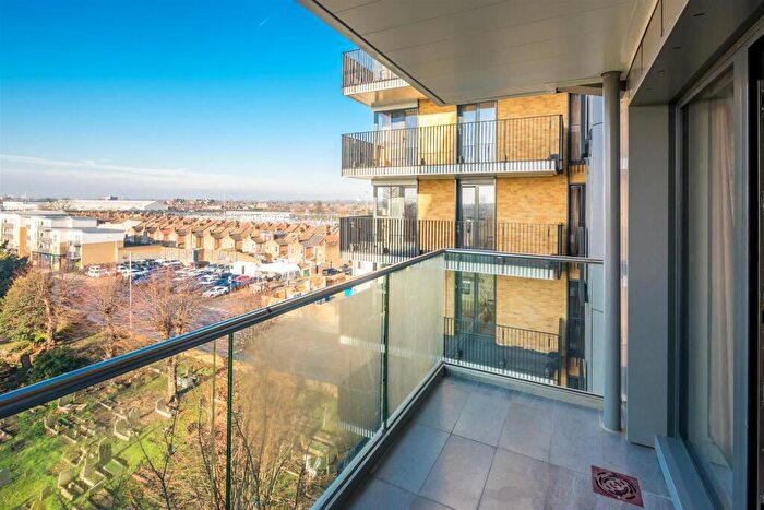 1 Bedroom Apartment To Rent In Charter House, High Road, IG1