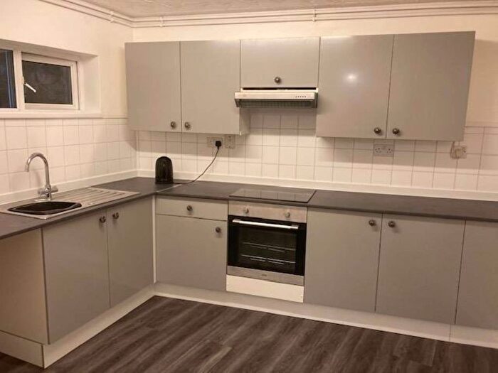 2 Bedroom Flat To Rent In Blue Street, Carmarthen, SA31