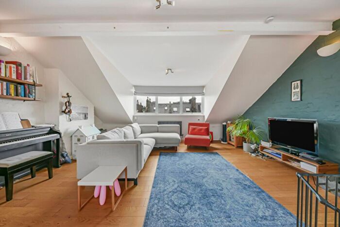 3 Bedroom Flat To Rent In Courthope Road, Gospel Oak, NW3