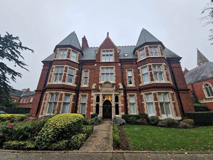 2 Bedroom Apartment To Rent In Chigwell, IG8