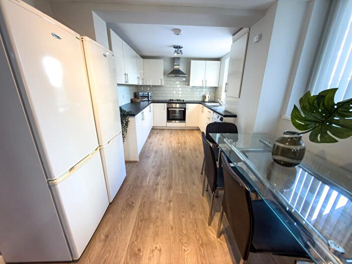 2 Bedroom House To Rent In Adelaide, L7