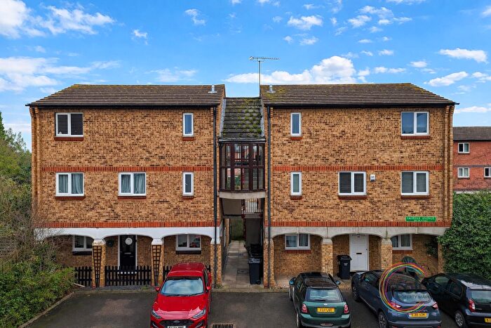 2 Bedroom Maisonette For Sale In Fairfax Avenue, Basildon, SS13