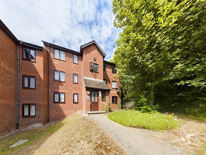1 Bedroom Flat For Sale In Linnet Way, Purfleet, RM19