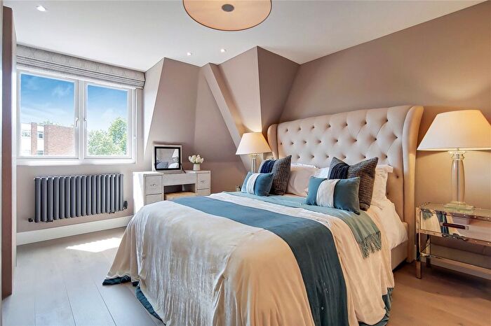 3 Bedroom Flat To Rent In Woodlands, Golders Green, London, NW11