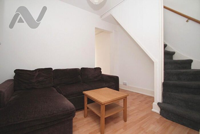 3 Bedroom House Of Multiple Occupation To Rent In Farrant Avenue, London, N22