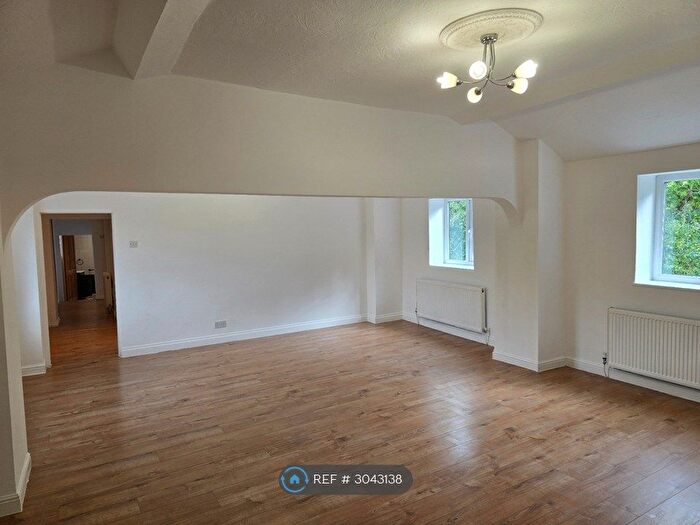 2 Bedroom Flat To Rent In Stockport, Stockport, SK3