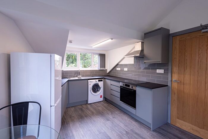 1 Bedroom Flat To Rent In Buckingham Mount, Leeds, LS6