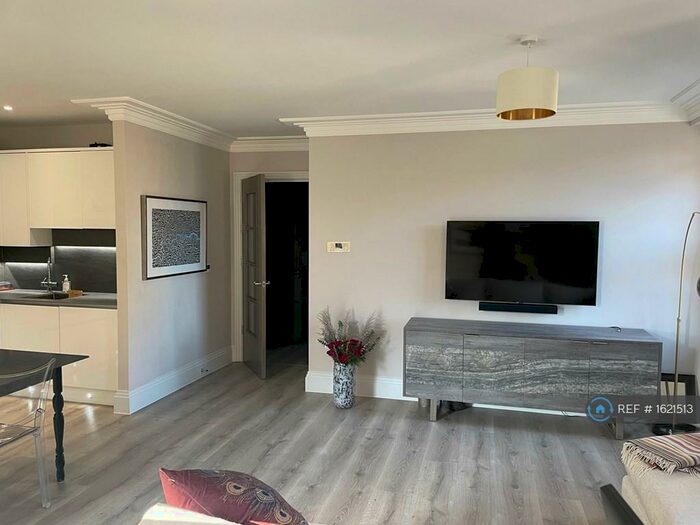 2 Bedroom Flat To Rent In The Waterfront, Windsor, SL4