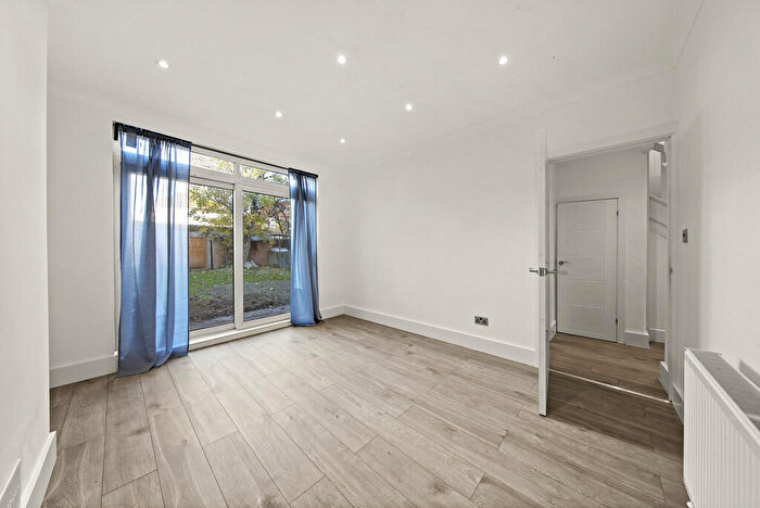 4 Bedroom Semi-Detached House To Rent In Burnley Road, Dollis Hill, NW10