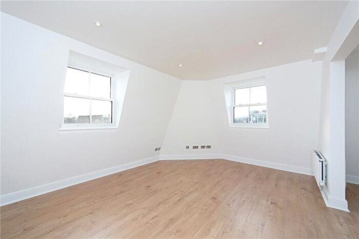 2 Bedroom Apartment To Rent In Battersea Park Road, London, SW11