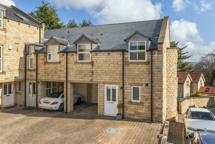 4 Bedroom House To Rent In Hollingwood Park, Ilkley, West Yorkshire, LS29
