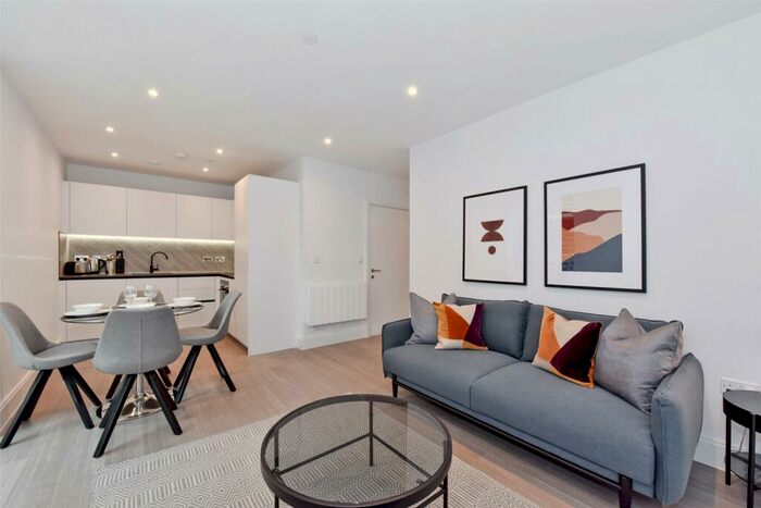 1 Bedroom Apartment To Rent In Darjeeling House, Memorial Avenue, Slough, SL1