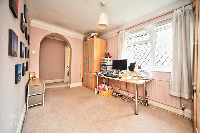 5 Bedroom Detached House For Sale In Ludlow Avenue, Luton, Bedfordshire, LU1