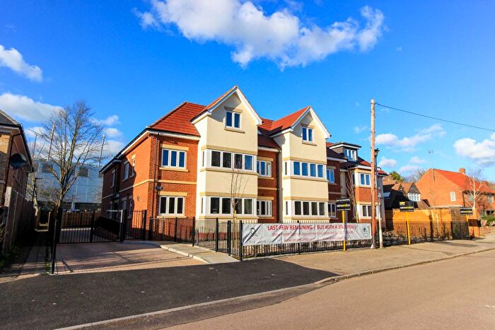 2 Bedroom Flat To Rent In Roe Green Lane, Hatfield, AL10