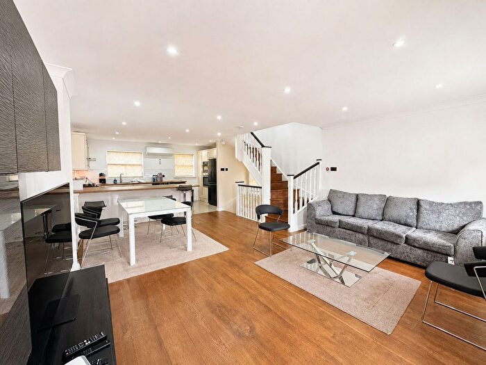 3 Bedroom End Terrace House To Rent In Ribblesdale Avenue, London, N11