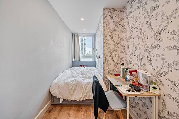 3 Bedroom Flat To Rent In Elephant Amp; Castle, Elephant And Castle, London, SE1