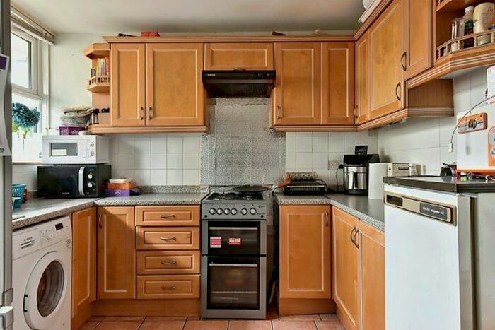 3 Bedroom Flat To Rent In Bolingbroke Walk, London, SW11