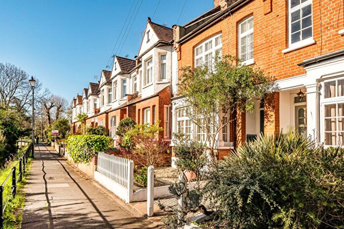 3 Bedroom Terraced House For Sale In River View, Enfield, EN2