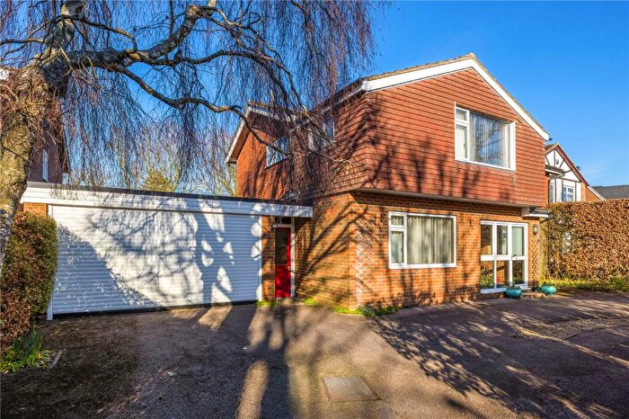 4 Bedroom Detached House For Sale In The Avenue, Dunstable, Bedfordshire, LU6
