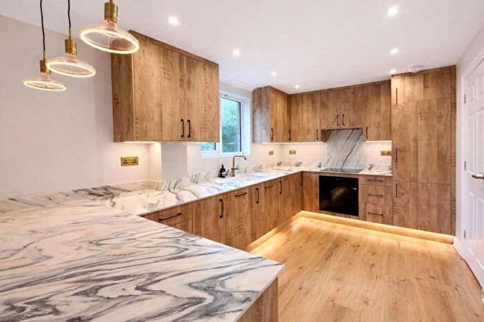 2 Bedroom Flat To Rent In Alexandra Road, Epsom, KT17