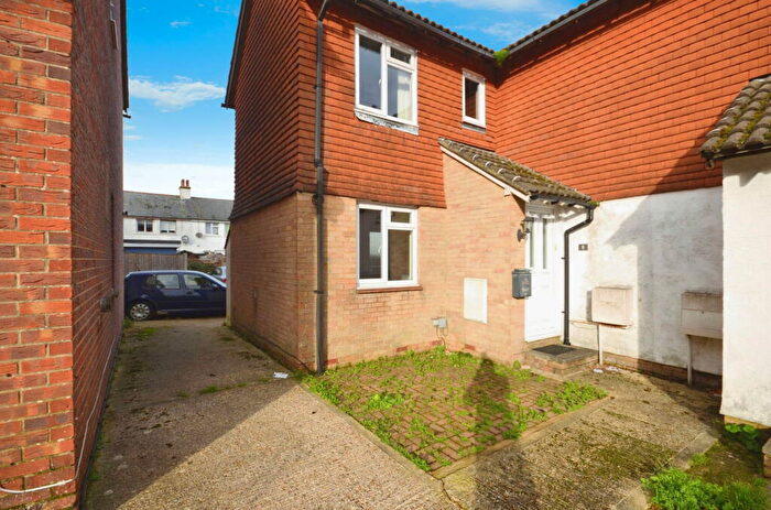 2 Bedroom End Of Terrace House For Sale In Wadhurst Close, Bognor Regis, PO21