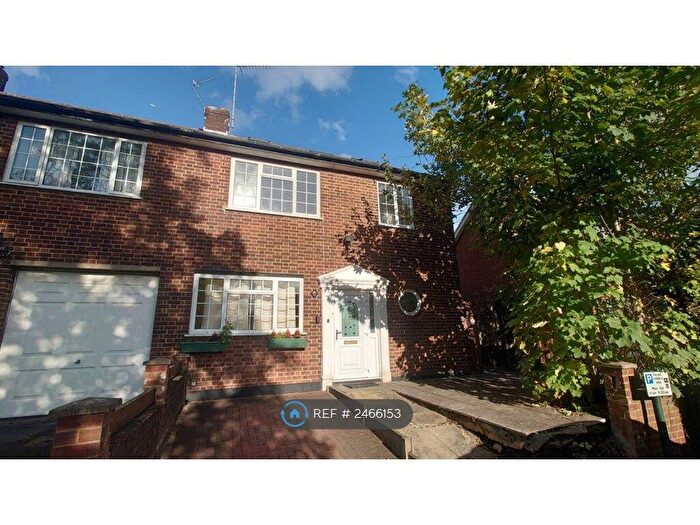 4 Bedroom Semi-Detached House To Rent In The Causeway, London, N2