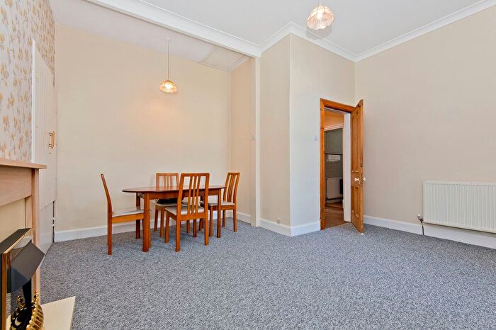 2 Bedroom Semi-Detached Bungalow For Sale In Melrose Crescent, Kirkcaldy, KY2