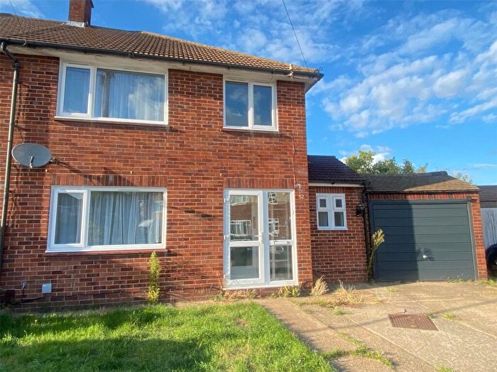 4 Bedroom Semi-Detached House To Rent In Clifton Road, Welling, Kent, DA16