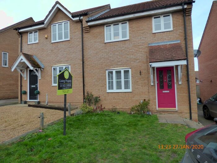 3 Bedroom Semi-Detached House To Rent In Elizabeth Bonhote Close, Bungay, NR35
