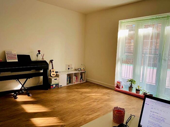 1 Bedroom Flat To Rent In Rayon Close, Wallington, Surrey, SM6