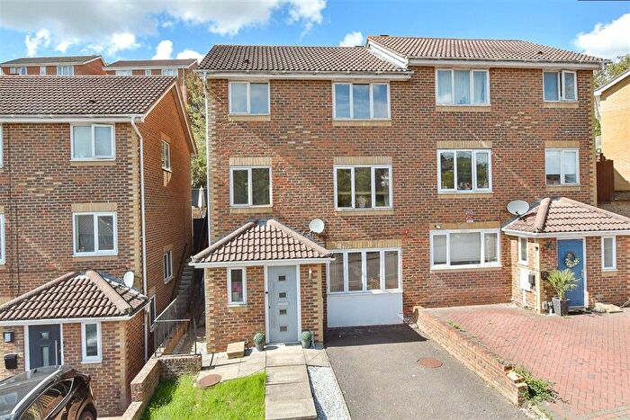 5 Bedroom Town House For Sale In Peacock Rise, Walderslade, Chatham, Kent, ME5