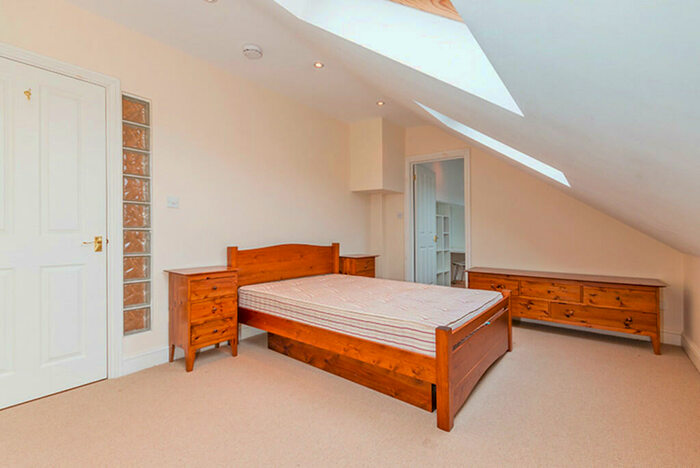 2 Bedroom Apartment To Rent In Plantation Wharf, Battersea Riverside, SW11
